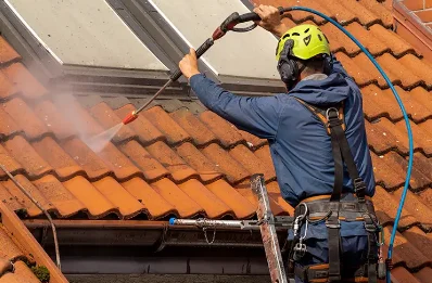 Démoussage et hydrofuge de toiture à Siros